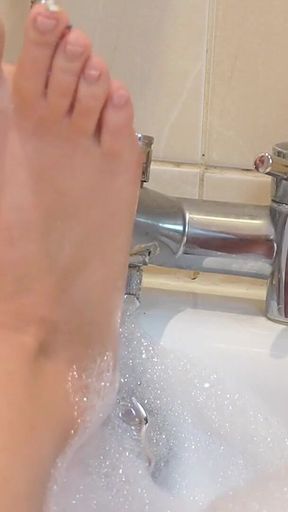 Bathtime with a Giantess