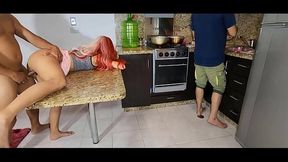 Hermanastra cachonda me pide que la coja bien ya que su marido no lo sabe hacer pero me demuestra que viene con sorpresa a la hora de coger es una ninfomana desatada - Latina caliente de tremendo culo coje desesperadamente