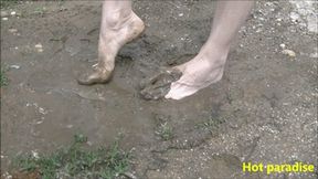 Pretty little female feet in the mud (Anna Laura) HD