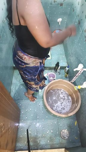 New Desi bathing nute video