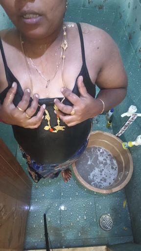 New Desi bathing nute video