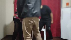le pagamos 100 $ a una pareja de casada para jugar el juego del test a ver si adivina que tienen en su boca la chica le poner los cuerno con el modelo del juego terminan follando parte 2/2