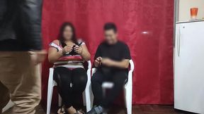 le pagamos 100 $ a una pareja de casada para jugar el juego del test a ver si adivina que tienen en su boca la chica le poner los cuerno con el modelo del juego terminan follando parte 2/2