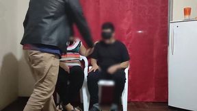 le pagamos 100 $ a una pareja de casada para jugar el juego del test a ver si adivina que tienen en su boca la chica le poner los cuerno con el modelo del juego terminan follando parte 2/2