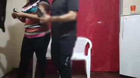 le pagamos 100 $ a una pareja de casada para jugar el juego del test a ver si adivina que tienen en su boca la chica le poner los cuerno con el modelo del juego terminan follando parte 2/2