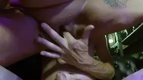 Auf ihrer Party meinen Schwanz angepisst