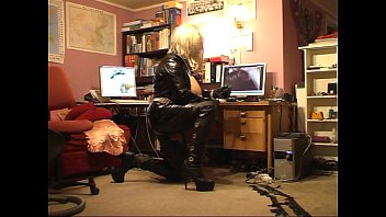Roxina2008BustyGurlInTubeFun041008XXXL