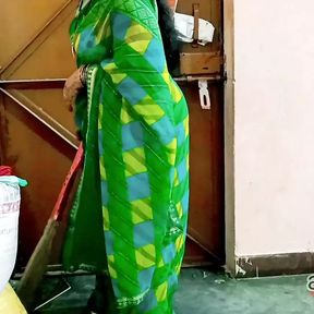 Indian desi kamwali bhabhi ko pata kr Gand mar di jb biwi gr pr nhi thi maid fuking clear hindi vioce