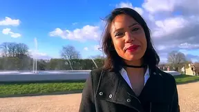 Carollina irradiates the camera ... - Jacquie et Michel TV