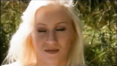 Vintage blonde and brunette babes share a BBC in nature