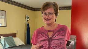 This Gilf has a hot sex date in a hotel room - my older pussy gets filled!