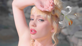 Amazing big round ass blonde teen Braylin Bailey exposing hot body during posing