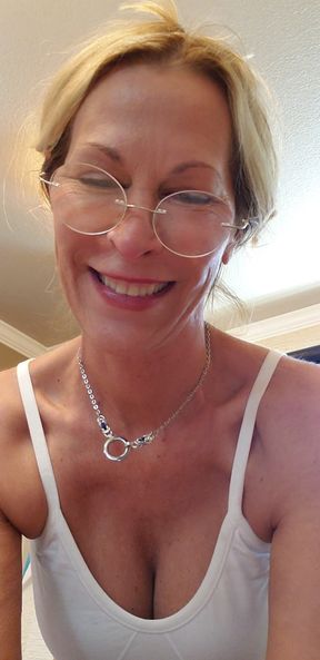 MILF Camgirl Jess Ryan Shaving Her Legs & Showering