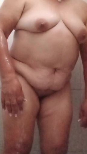 Mature Bathing Sends Video to Stepson by Mistake