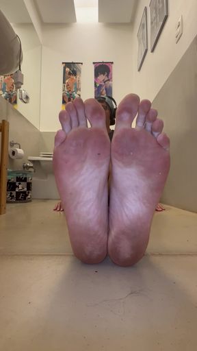 My Young feet making u happy, worship me