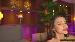 JustinneJade Has the Looks, the Body, and the Attention That Feel Personal