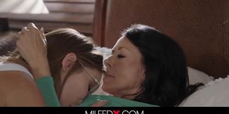 Milf Reagan Foxx Seduces Her Stepdaughter Katie Kush Into Lesbian Sex anal