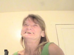 Blonde mature hooker flashes her saggy boobs and blows a thick shaft