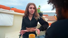 a 19ans, selinah se lance dans un autre type de cinema...