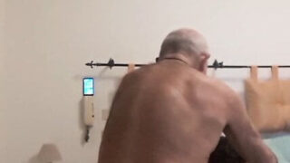 Nuori amatööri italialainen transvestiitti homohuorat täyttyvät siemennesteellä