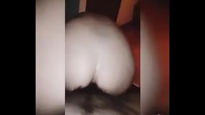 Dando duro por atras