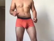 Calentando el cuerpo para follarme al vecino gay