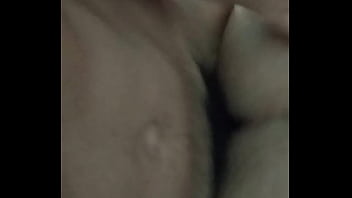 Abelissauro e Garoto Expositor Metendo no Sof&aacute_