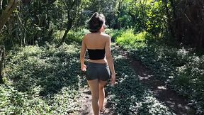 Minha enteada ficou me provocando no meio do mato e acabei fodendo o cuzinho da gostosa. Vagninho e DutraSuraaa