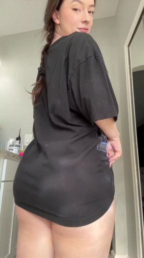 Shiny amateur transsexual shows off her assets