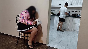 Tio y hermanastra : Voy a la casa de mi hermano a VISITARLO y veo a mi sobrina llorando Luego la ayuda con sus tareas Terminamos FOLLANDO mientra mi hermano esta en la cocina Tengo a la mejor sobrina
