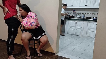 Tio y hermanastra : Voy a la casa de mi hermano a VISITARLO y veo a mi sobrina llorando Luego la ayuda con sus tareas Terminamos FOLLANDO mientra mi hermano esta en la cocina Tengo a la mejor sobrina