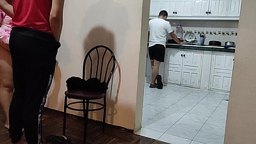 Tio y hermanastra : Voy a la casa de mi hermano a VISITARLO y veo a mi sobrina llorando Luego la ayuda con sus tareas Terminamos FOLLANDO mientra mi hermano esta en la cocina Tengo a la mejor sobrina