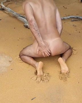 Ladysilva Showing off Naked on the Beach