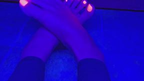 Neon toes with blacklight