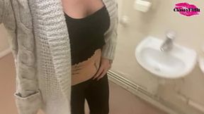 Classy Dirt Uses the Sink