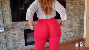 culona con leggins rojos apretados recibe una increible follada!