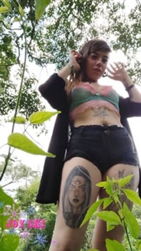 FROM CURITIBA LOVES TO SHOW HERSELF TO THE MALES IN THE WOODS