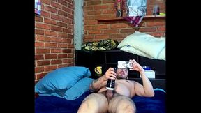 Macho vergon penetrando a su fleshlight se corre dos veces