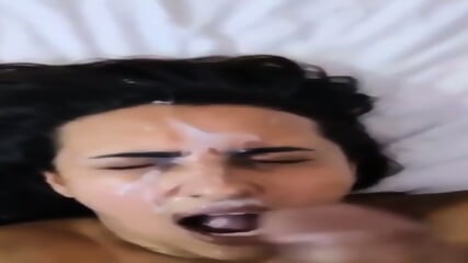 Coroa sentou e levou gozada na cara