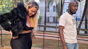 Reencontrei com uma amiga de escola depois de anos levei ela pra minha casa e passei a pica na puta safada at&eacute_ o cu dela eu fodi sem camisinha