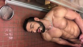 Muscle Cub Solo Showering