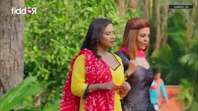 Indian MILF Explores Episode Car With Handjob Passion