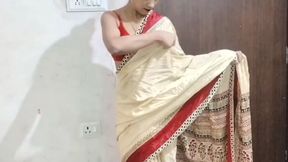 Desi bhabhi ka saree kholte huye video bna liya