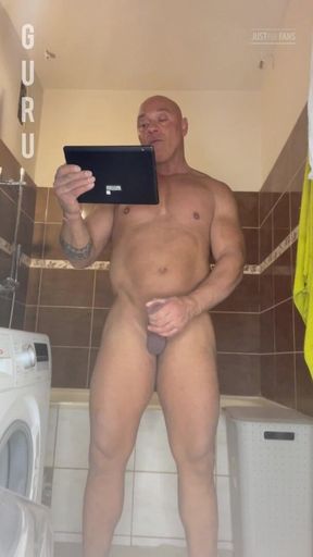Wank in My Badroom. Big Daddy Bodybuilder Jerked off