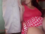 Una paja en la sala mientras vemos tv, alguien nos pilla y no pudimos terminar (real)