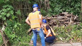 Trabalhadores flagrados praticando sexo no hor&aacute_rio de trabalho nos arredores da constru&ccedil_&atilde_o.