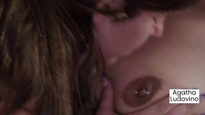 chupando e babando na bucetinha da milf loirinha enquanto seu namorado esta no trabalho