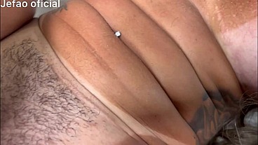 Jefao fodendo com a bucetuda gostosa brasileira e de tando tezao ela deu o cuzinho de primeira