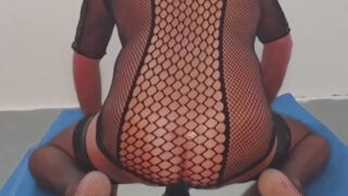 Compilação: vídeo solo de garota amadora americana travesti, homens de lingerie e meias sendo fodidos no cu.