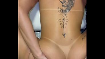Dando o cu gostoso e gozada enorme em uma brasileira gostosa!
